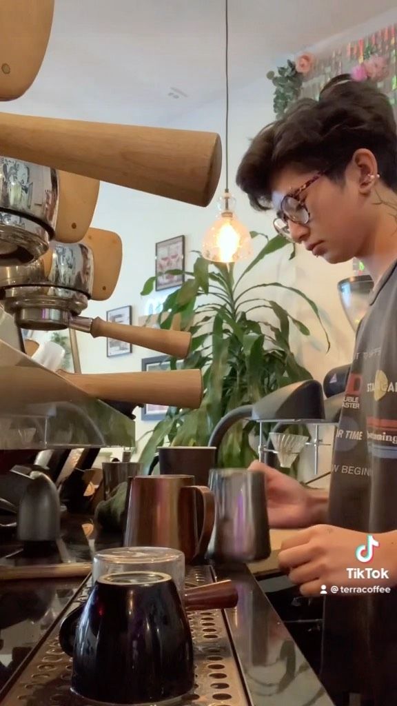 Workflow with @mypalwes ☕️

And dude we have a tiktok! 

🎥 @mypalwes