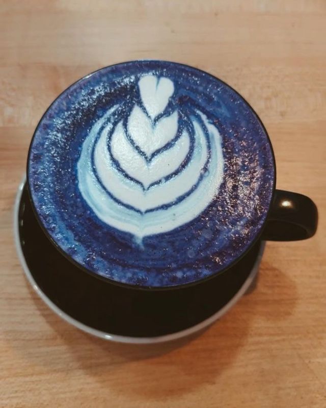 Ube Latte 💜 Terra Coffee

☕️@cosmic222lover 
📸 @ariallanahsol 
#lightthebeam #terracoffee